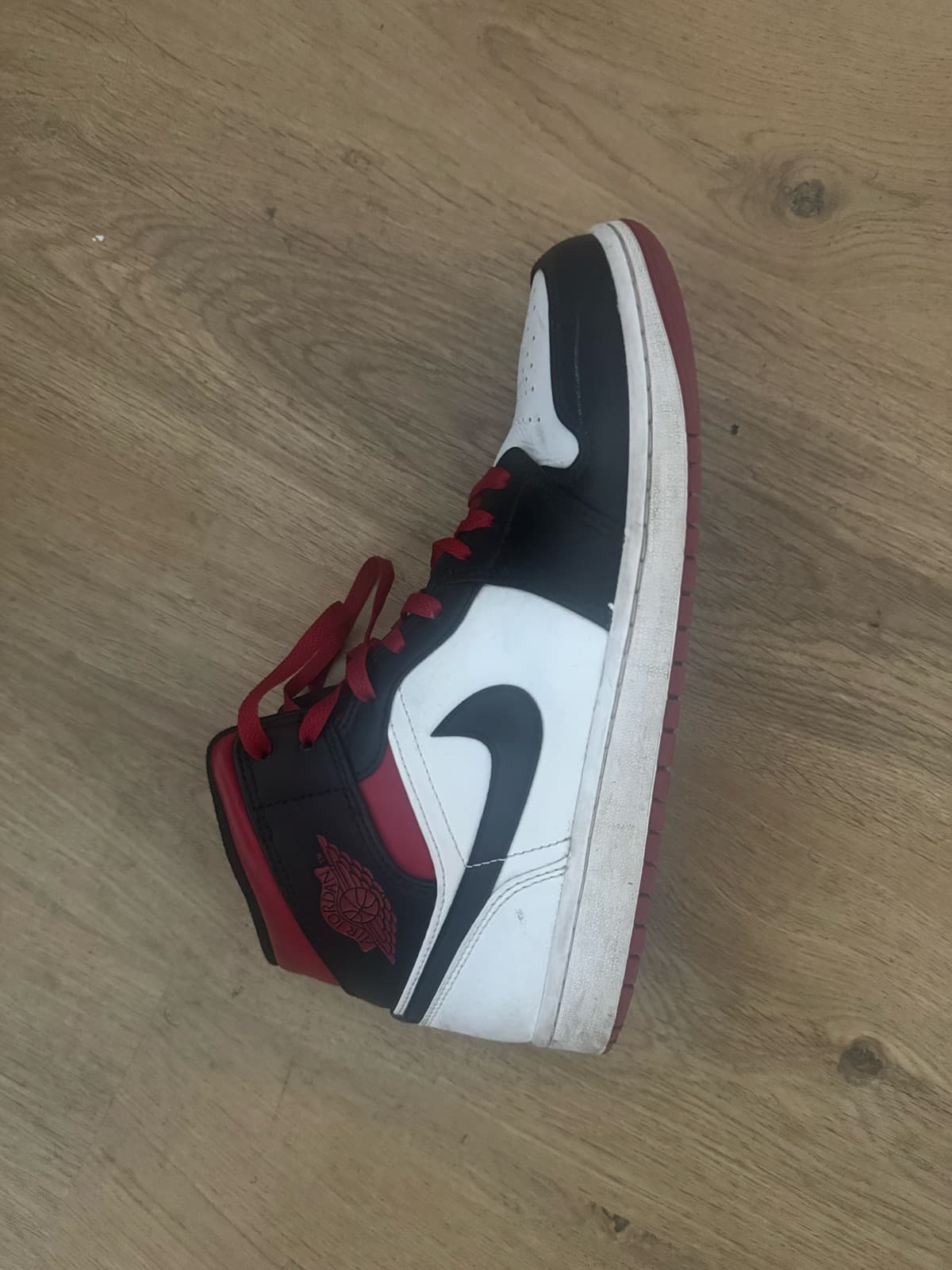 Jordan air 1 (rouge, noir, blanc) — photo 1